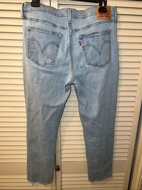 Levi's Women's Light Blue High-Rise Straight Cropped leg Jeans